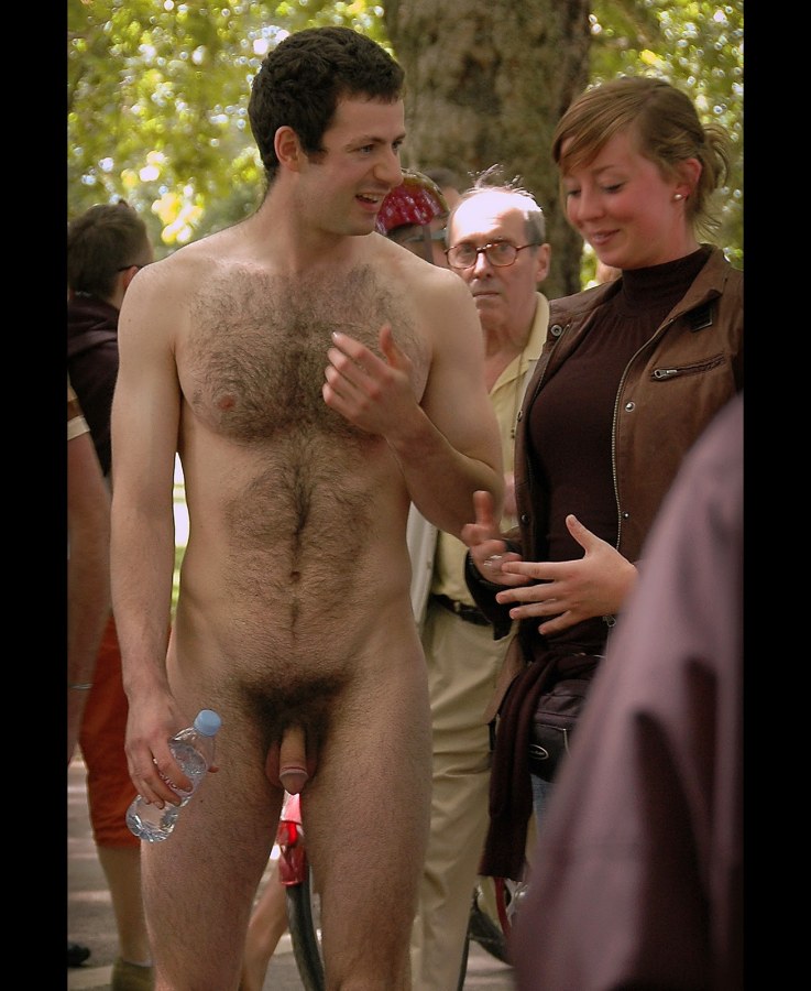 Голые мужчины одетые женщины