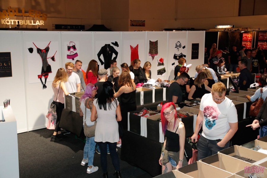 Голый фестиваль в Берлине