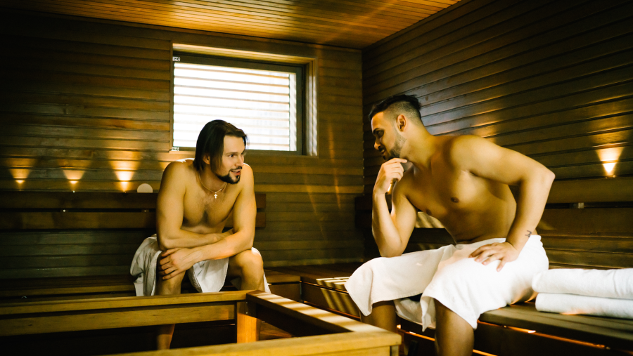 Бодибилдеры в сауне