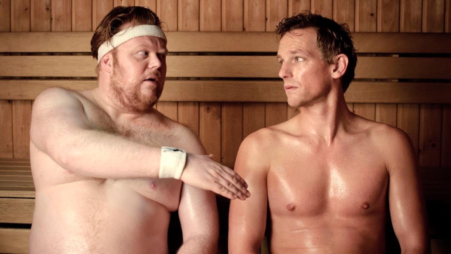 Парни в сауне