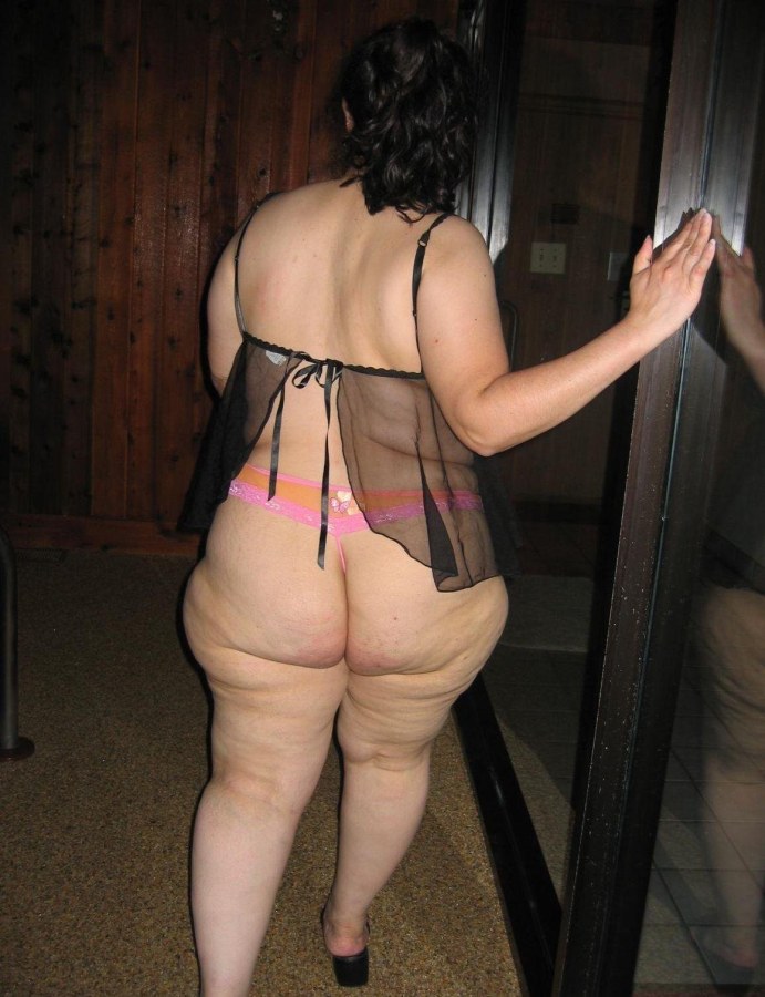 Голые задницы с целлюлитом