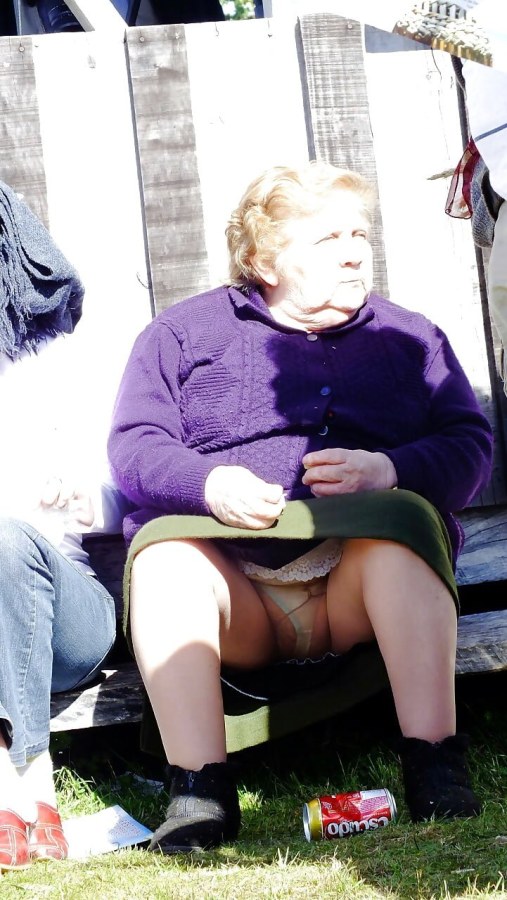 Пожилые толстушки без трусов