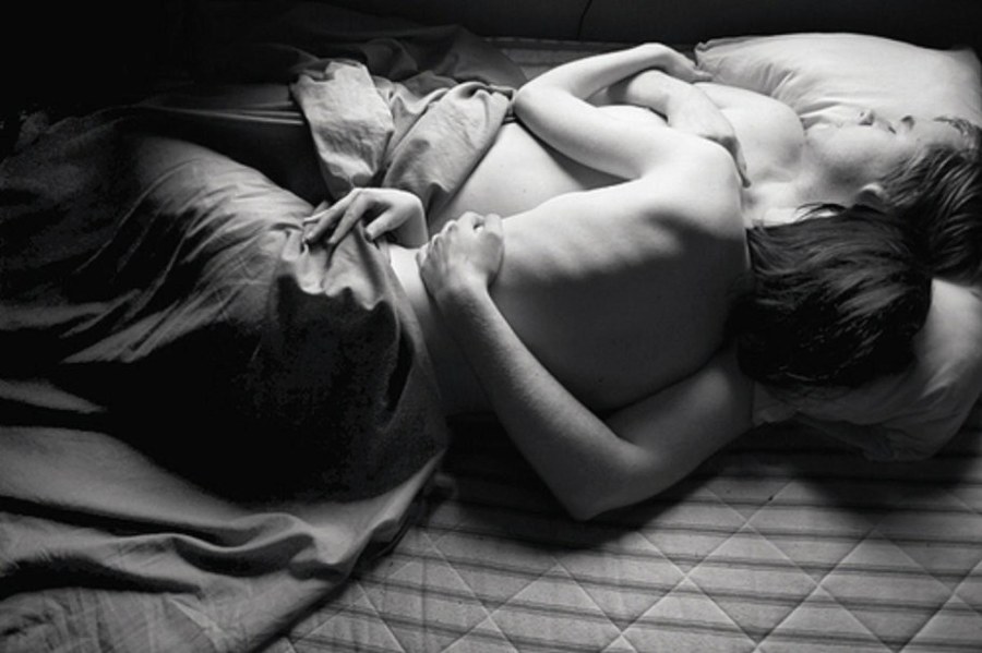 Спать в обнимку