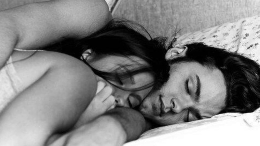 Гиф спокойной ночи в постели