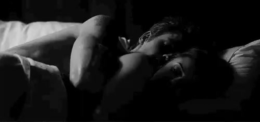 Страстный поцелуй перед сном