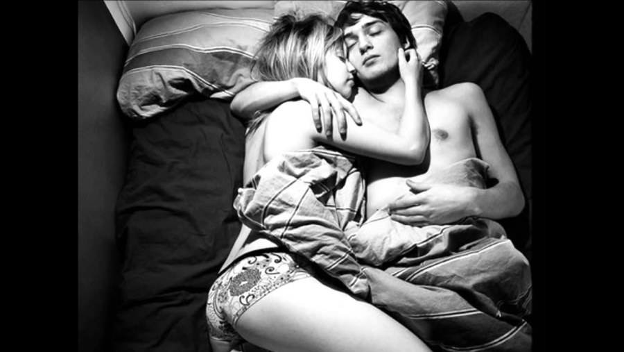 Спать в обнимку