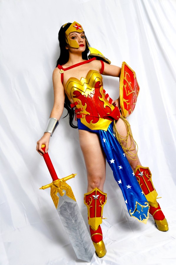 Чудо женщина против Соника