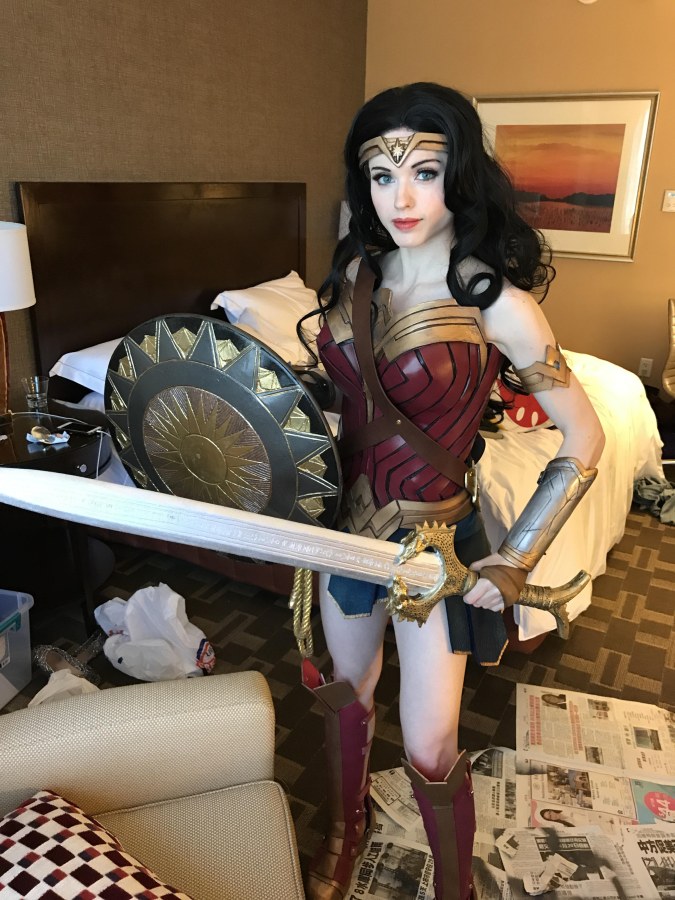 Азиатка супергероиня