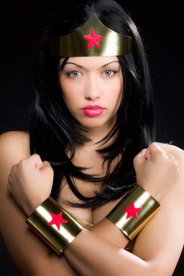 Чудо женщина горячая связанная