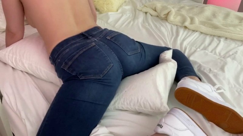 Dry humping с подушкой