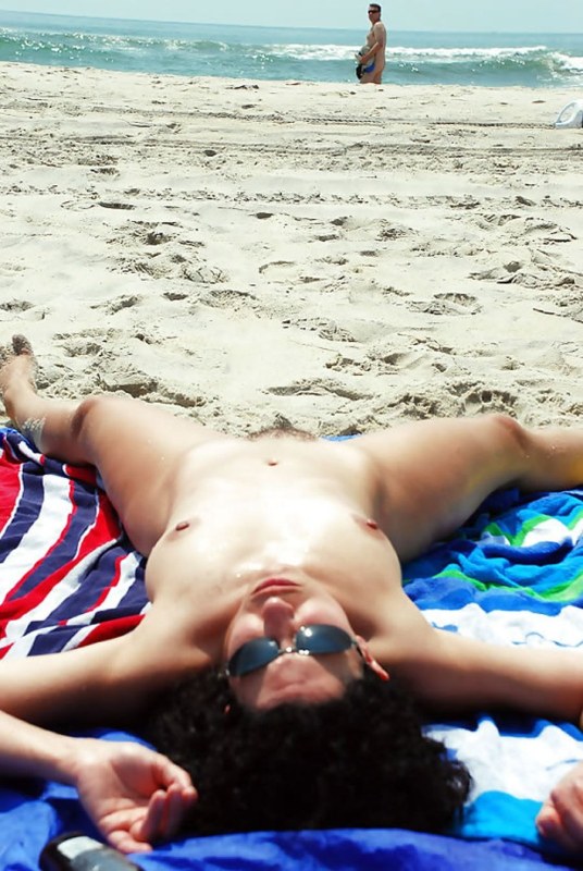 Женский эксгибиционизм на пляже