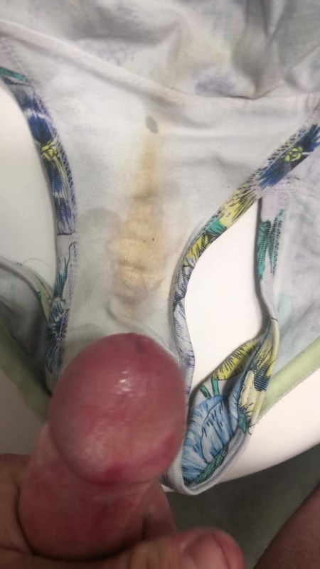 Дрочка на грязные трусики