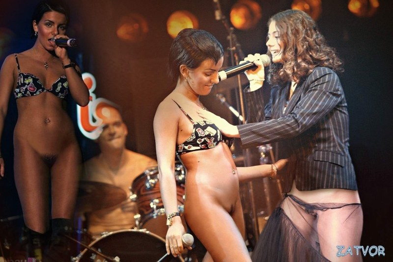 Девушки раздеваются на сцене